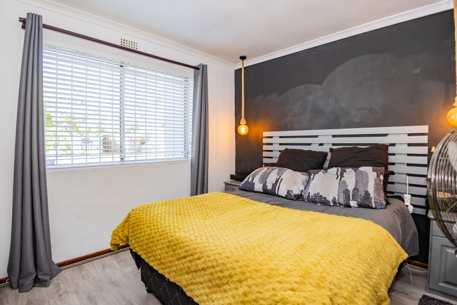 2 Bedroom Property for Sale in Oakglen Western Cape